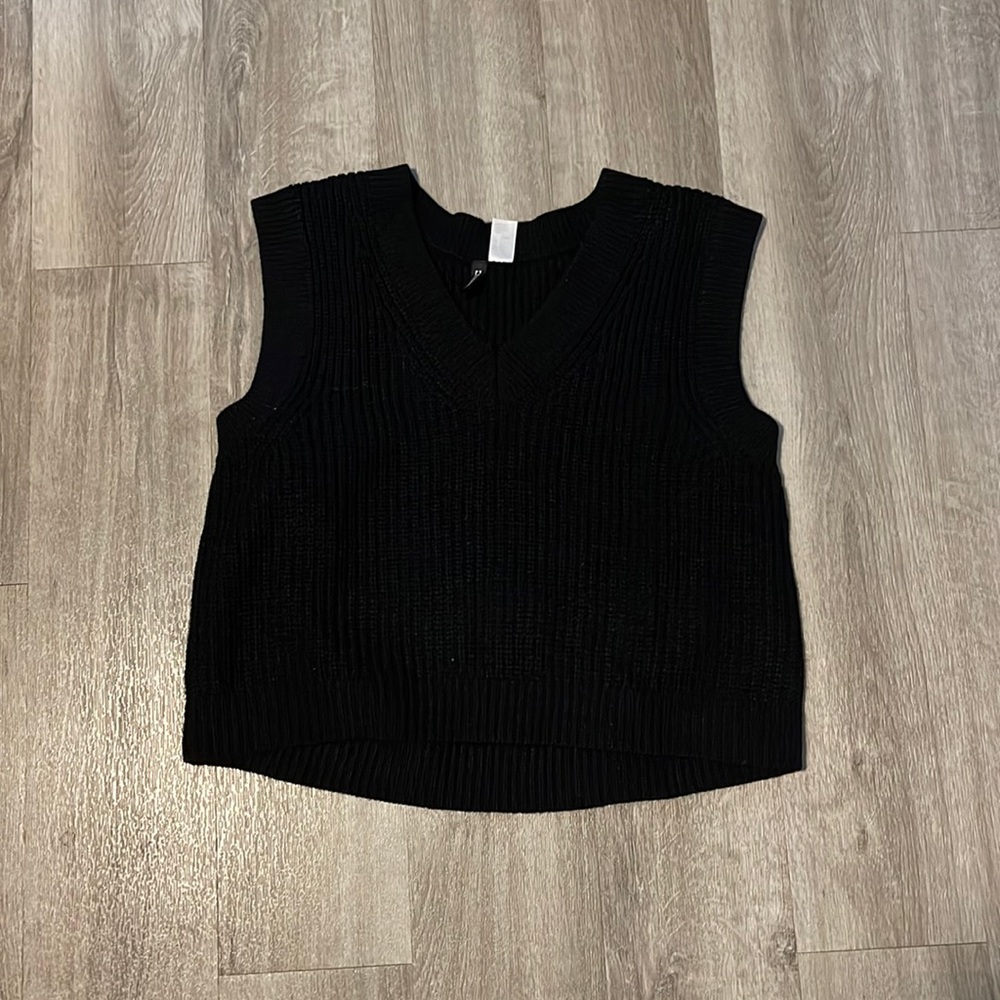 H&M Black sweater vest